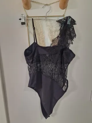 Body Zara encaje negro