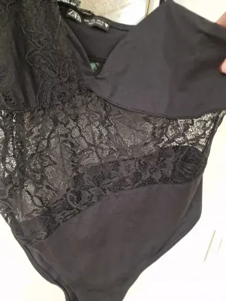 Body Zara encaje negro