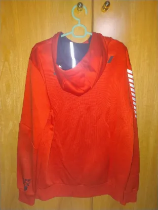 Sudadera Roja con Capucha