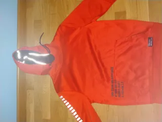 Sudadera Roja con Capucha