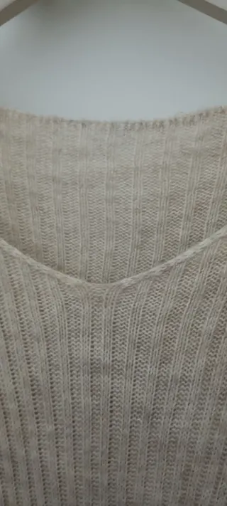 Vestido midi de punto color crema