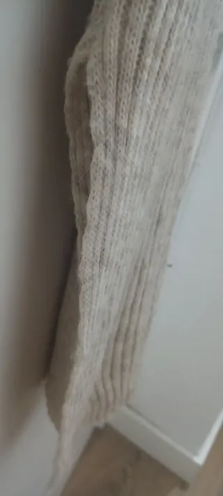 Vestido midi de punto color crema