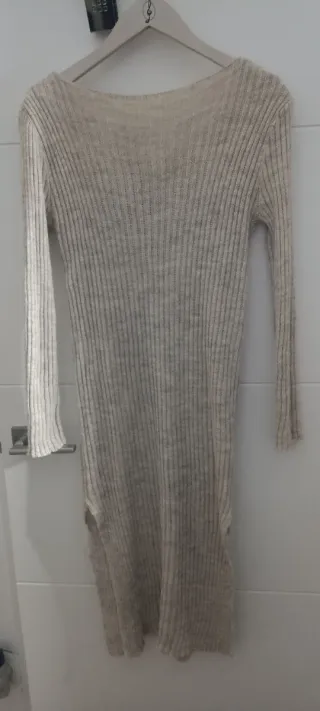 Vestido midi de punto color crema