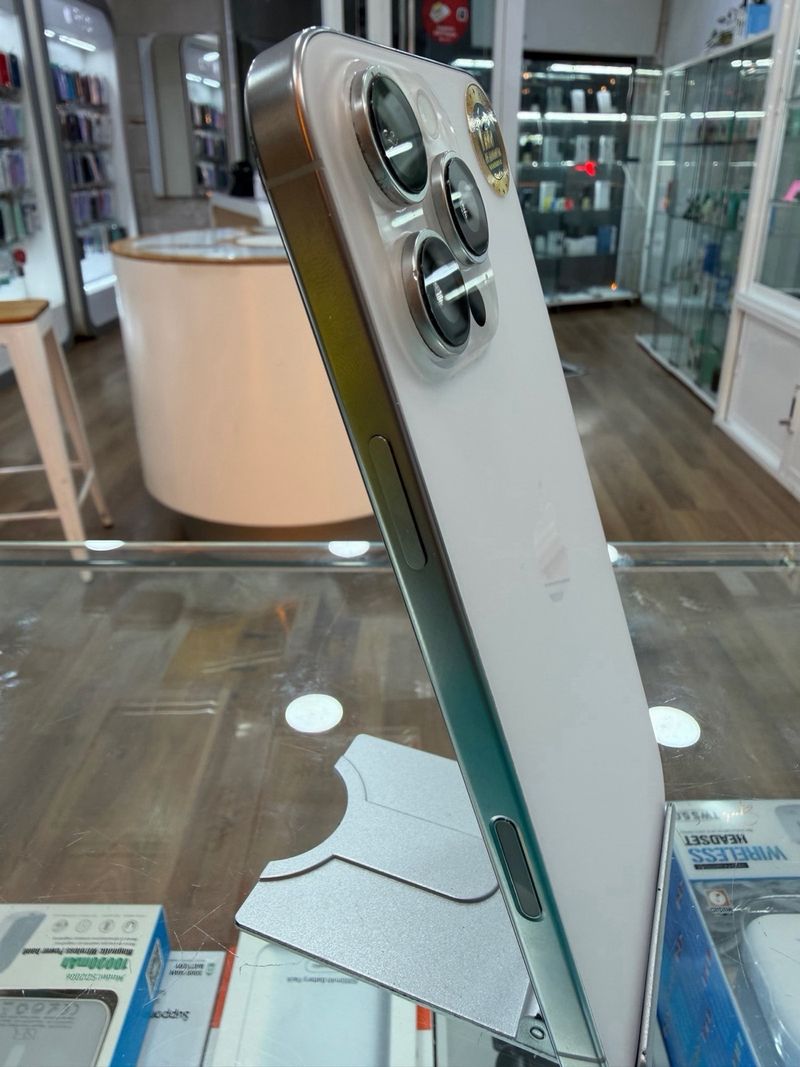 iPhone 16 Pro Max 1TB Blanco afbeelding 3