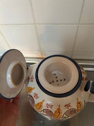 Aceitera de porcelana decorada.