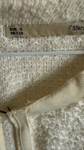 Chaqueta crema texturizada