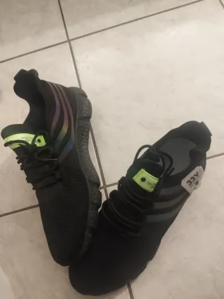 Scarpe da ginnastica nere e multicolore