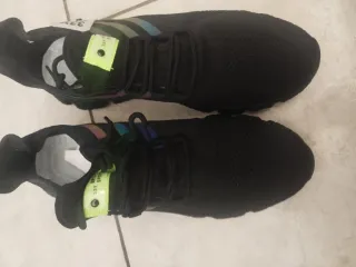 Scarpe da ginnastica nere e multicolore