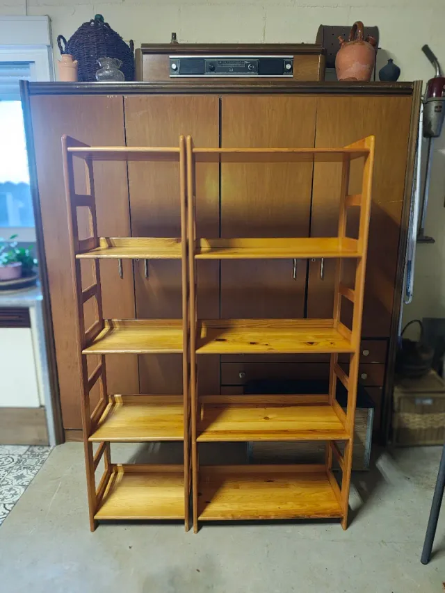 Estantería de madera