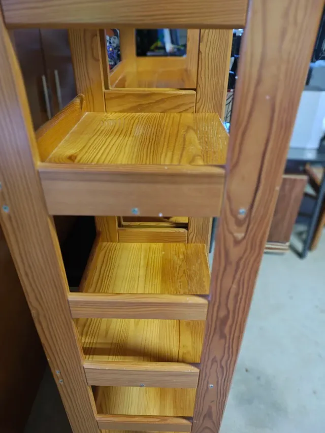 Estantería de madera