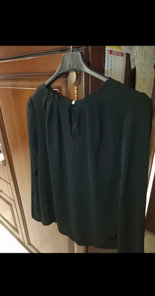 Blusa Zuiki nera leggera