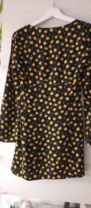 Vestido floral negro y amarillo