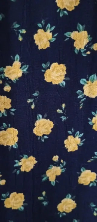 Vestido floral negro y amarillo