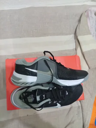 Zapatillas Nike Negras y Grises Nuevas