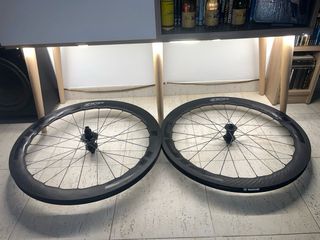 Ruedas carbono Zipp 454 NSW aero carretera 2024