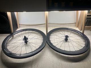 Ruedas carbono Zipp 454 NSW aero carretera 2024