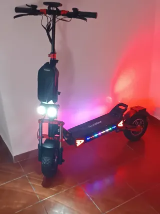 iScooter IX8 2400W  hasta 60km/h + 2 cascos