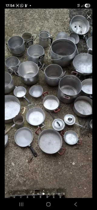 pentole alluminio le piccole 3 euro le grandi 5 €