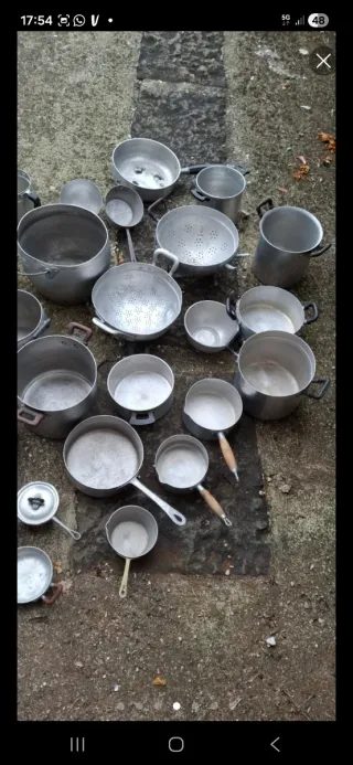 pentole alluminio le piccole 3 euro le grandi 5 €