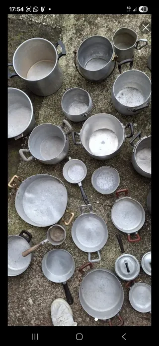 pentole alluminio le piccole 3 euro le grandi 5 €