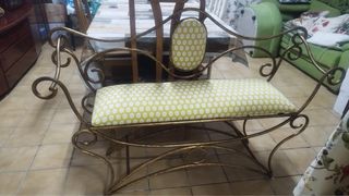 Banco de forja con cojín estampado recien tapizado