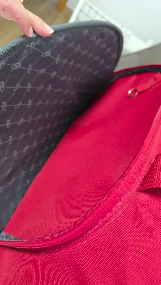 Bolsa de viaje roja