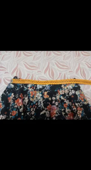 Gonna Bershka floreale nera multicolor