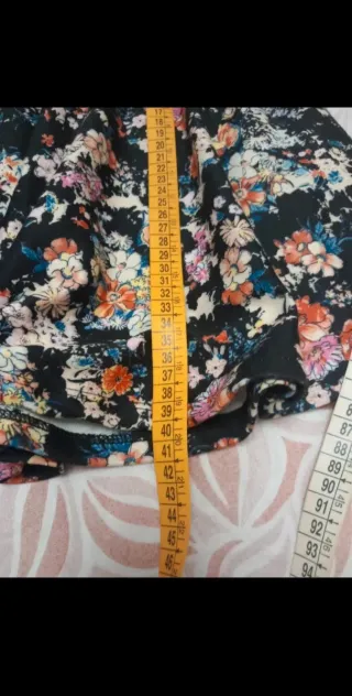 Gonna Bershka floreale nera multicolor