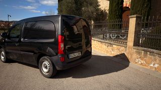 Es una Mercedes Citan FGN 109 Compact 1.5 DCI 90 d
