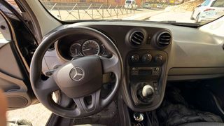 Es una Mercedes Citan FGN 109 Compact 1.5 DCI 90 d