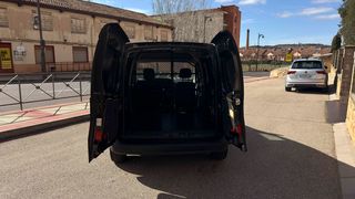 Es una Mercedes Citan FGN 109 Compact 1.5 DCI 90 d