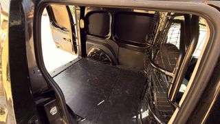 Es una Mercedes Citan FGN 109 Compact 1.5 DCI 90 d