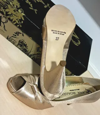 Zapatos tacón Ana Roman oro piel talla 37