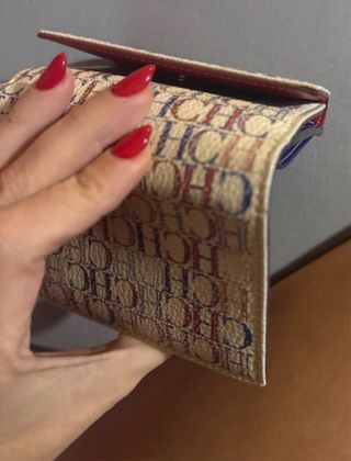 Monedero y billetero Carolina Herrera beige