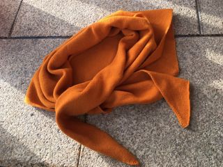 Pañuelo Zara triangular lana naranja