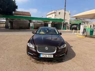 Jaguar XJ 5.0L V8 385 Premium Luxury SWB 4p 2010