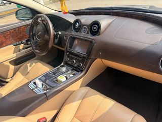 Jaguar XJ 5.0L V8 385 Premium Luxury SWB 4p 2010