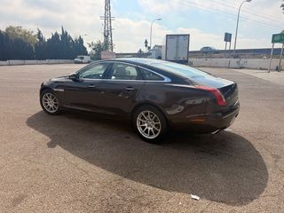 Jaguar XJ 5.0L V8 385 Premium Luxury SWB 4p 2010
