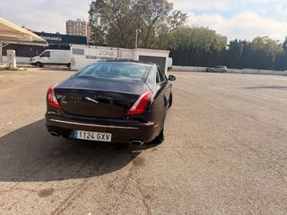 Jaguar XJ 5.0L V8 385 Premium Luxury SWB 4p 2010