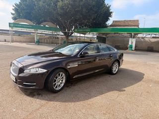 Jaguar XJ 5.0L V8 385 Premium Luxury SWB 4p 2010