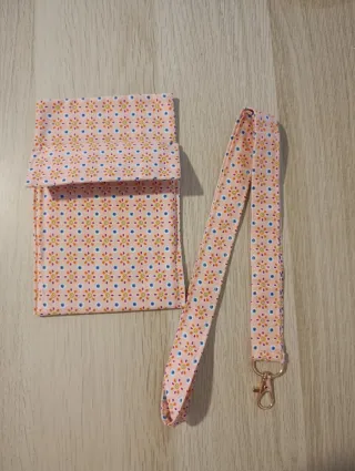 Lanyard y salvabolsillos hecho a mano