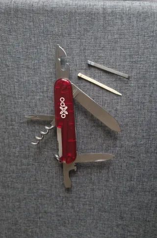 Set di coltelli multiuso di vari stili e materiali