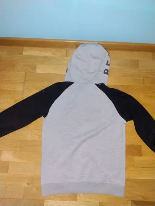 Sudadera con cremallera y capucha