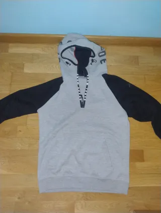 Sudadera con cremallera y capucha