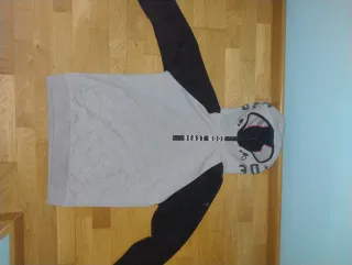 Sudadera con cremallera y capucha