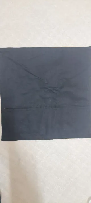 Bolso de piel marrón con hebillas plateadas