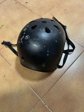 Casco negro patinete o bici