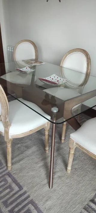 Mesa de cristal y madera