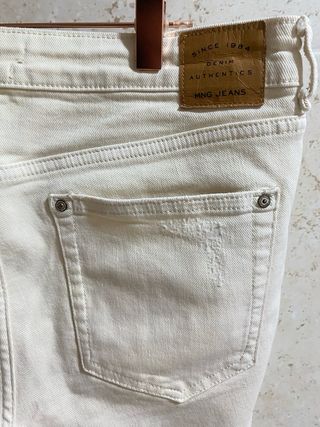 Vaqueros Mango beige desgastados