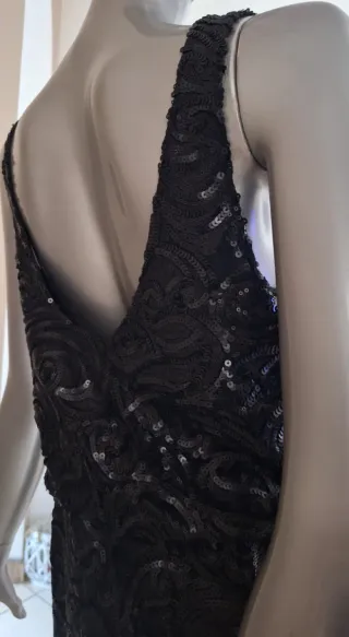 Elegante tubino nero con paillettes